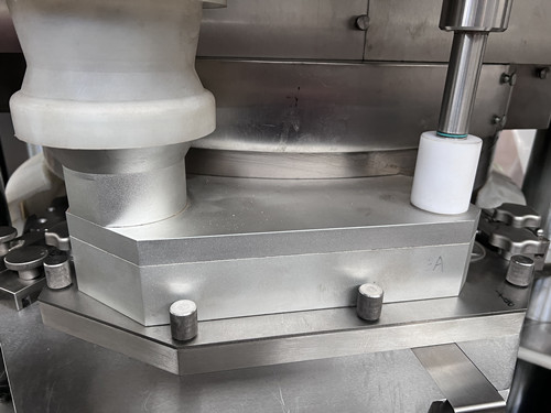 TIANHE Auto Control de Peso Máquina de Presión de Polvo de Alta Velocidad Presión Cerrada Completa 100KN proveedor