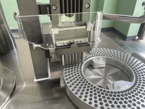 Máquina de llenado de cápsulas semiautomática de gránulos y polvo de TIANHE CGN-208 28000PCS proveedor