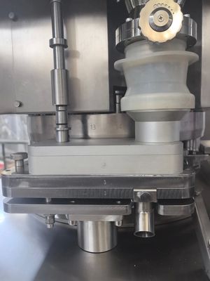 25mm Tablet Automatic Rotary Tablet Press Machine with 100kN Pressure and 40r/min Turret Speed proveedor
