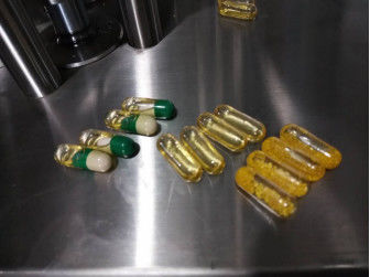 Máquina de rellenar de la cápsula líquida automática llena del aceite para la vitamina, aceite de pescado proveedor